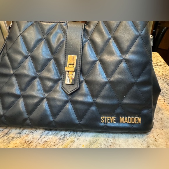 Steve Madden quilted purse. Like new. Gold hardware - Picture 15 of 15